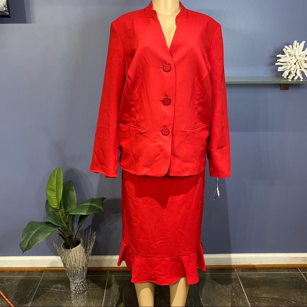 NWT JM Collection Womens 2 Piece Skirt Suit